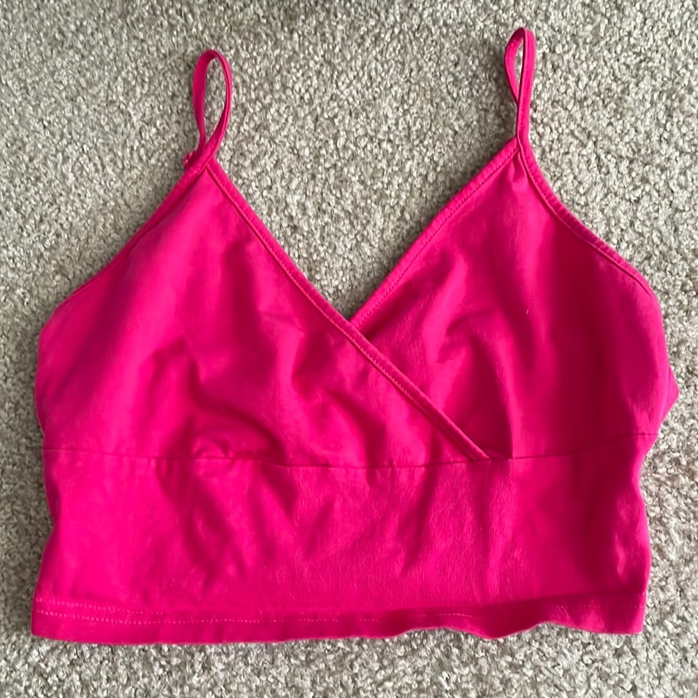 cute hot pink crop top💕